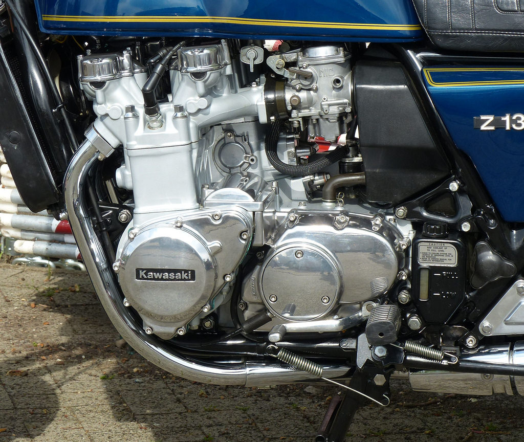 kawasaki z1300 engine