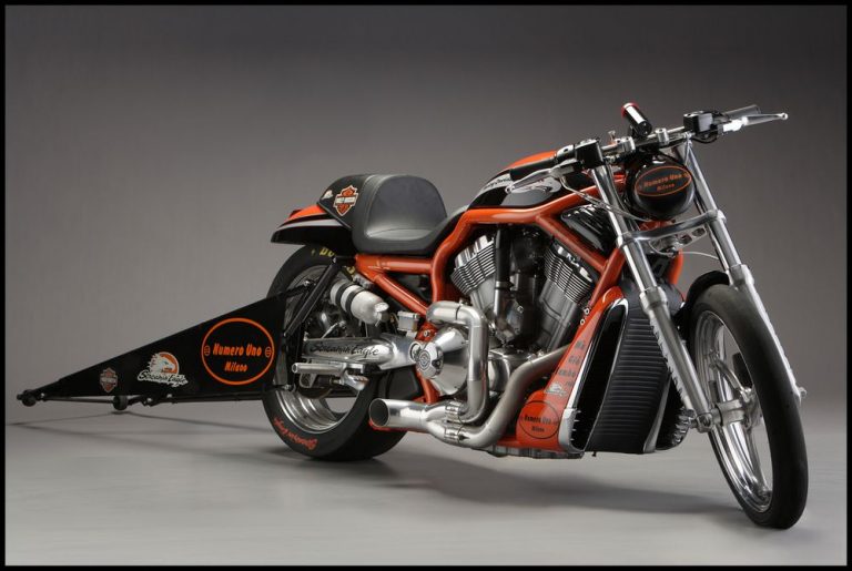 THE DESTROYER HARLEYDAVIDSON’S PROLEVEL PRODUCTION DRAG BIKE
